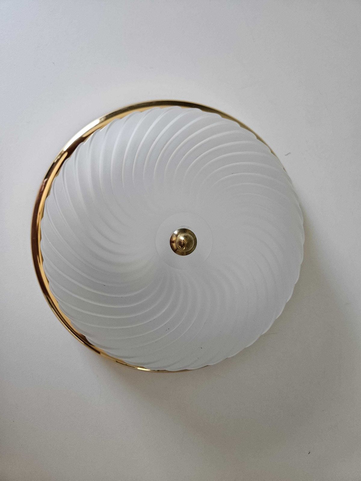 photo furniture Vintage Plafondlamp | Bevroren Wervelglas & Messing | Mid-Century Modern | Made In Italy
