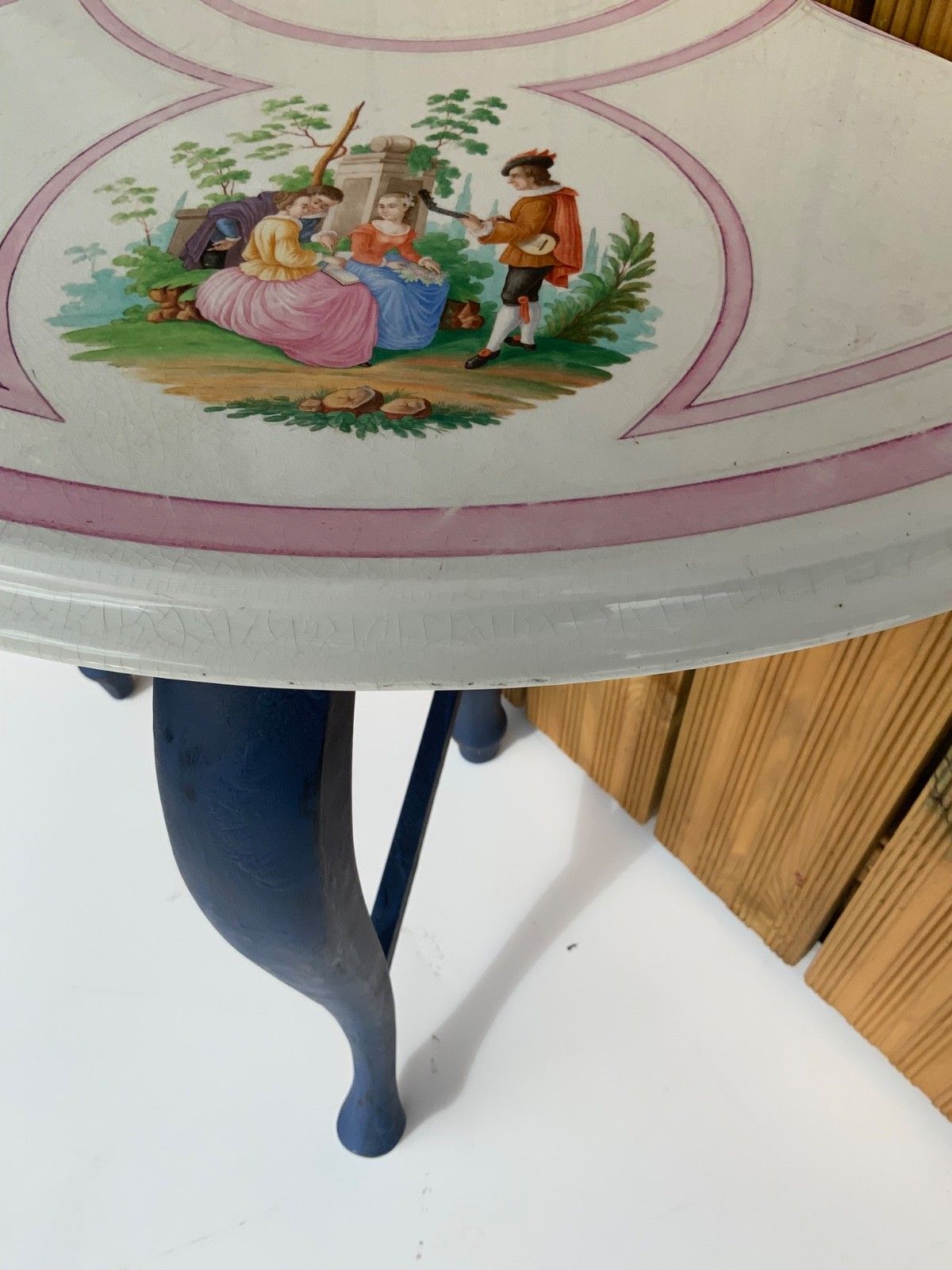 Antieke halve maan console, 19e eeuw photo Meubels