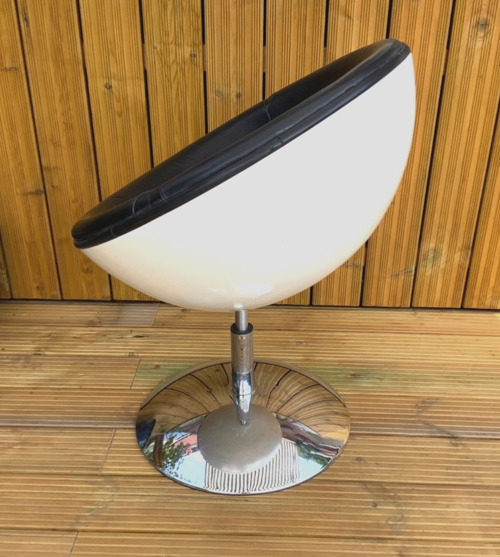 Black/White/Retro Swivel Pod / Egg Chair 1960  70s photo for sale