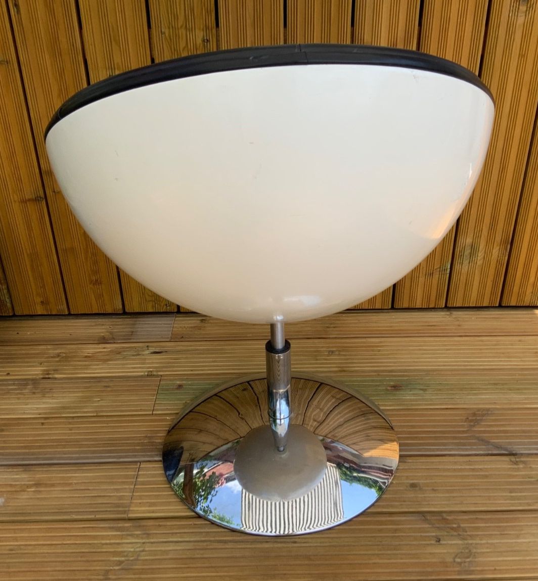 Black/White/Retro Swivel Pod / Egg Chair 1960  70s photo Furniture