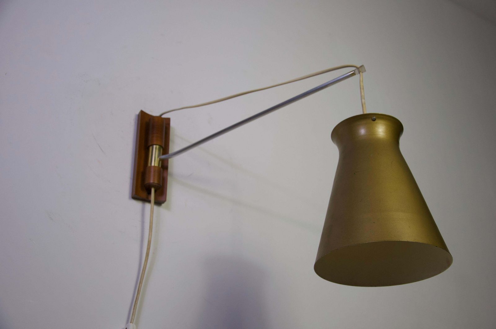 Messing zwenkarm wandlamp, jaren 1960, Duitsland photo for sale