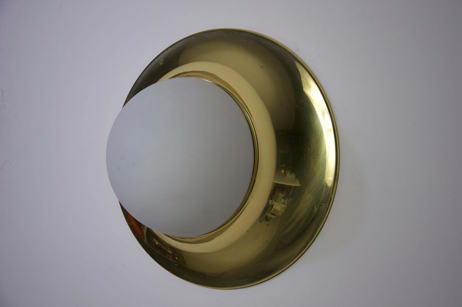 photo furniture Messing en opaalglaze plafondlamp van Glashütte Limburg, jaren 1960