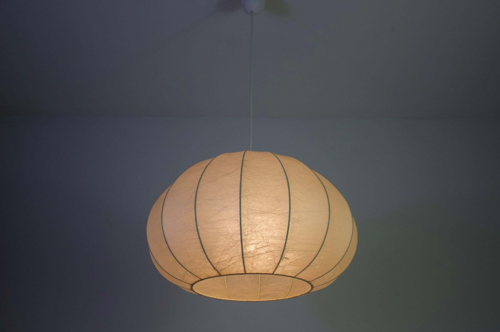Verlichting Mid-Century ronde cocon hanglamp, jaren 1960, Italië photo