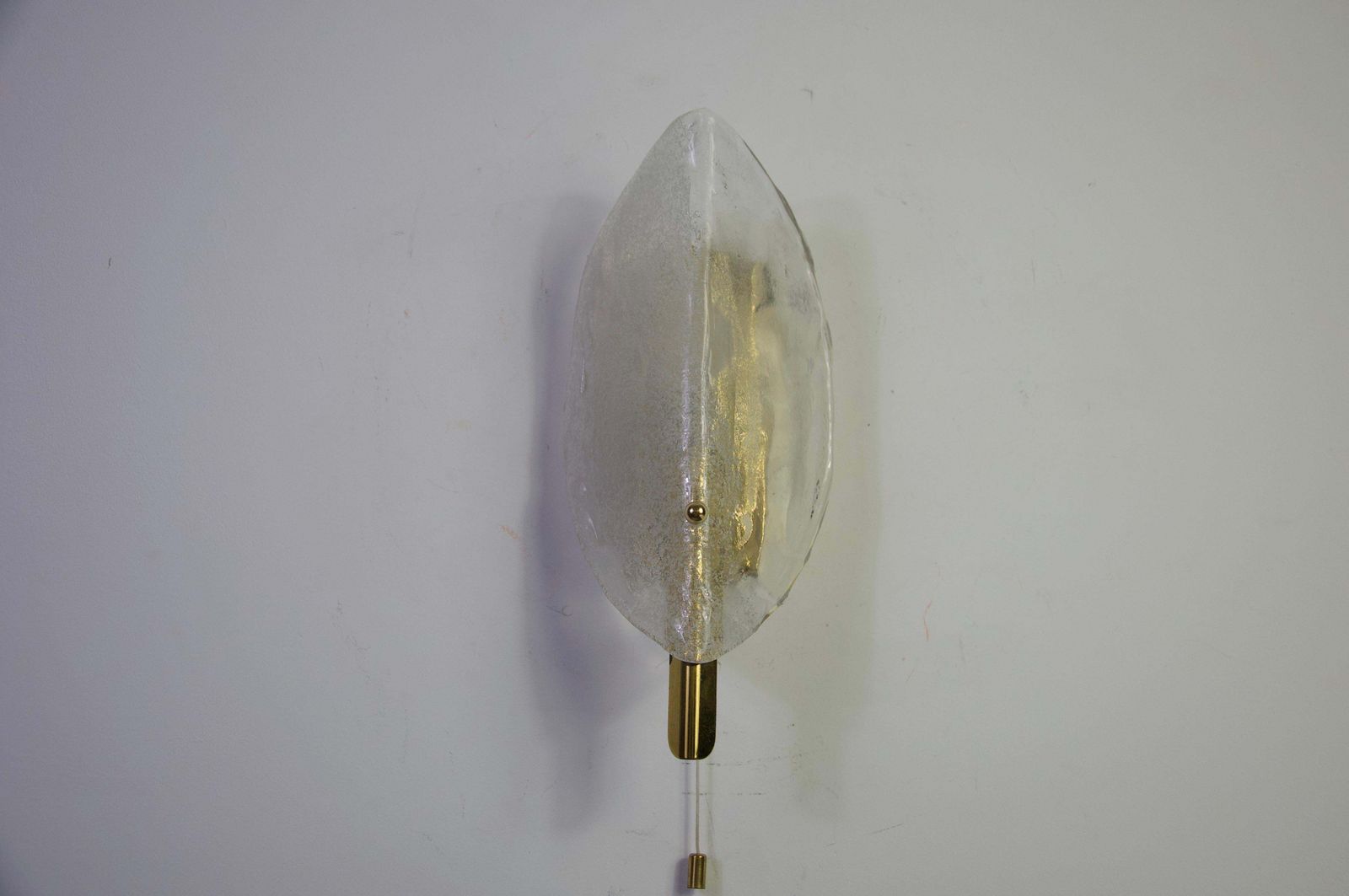 Wandlamp van messing en ijsglas door Kalmar Franken, Oostenrijk, jaren 1960 photo for sale