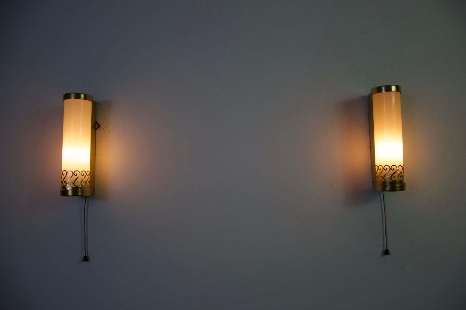 Verlichting Paar messing en glazen wandlampen, Italië, ca. jaren 1960 photo