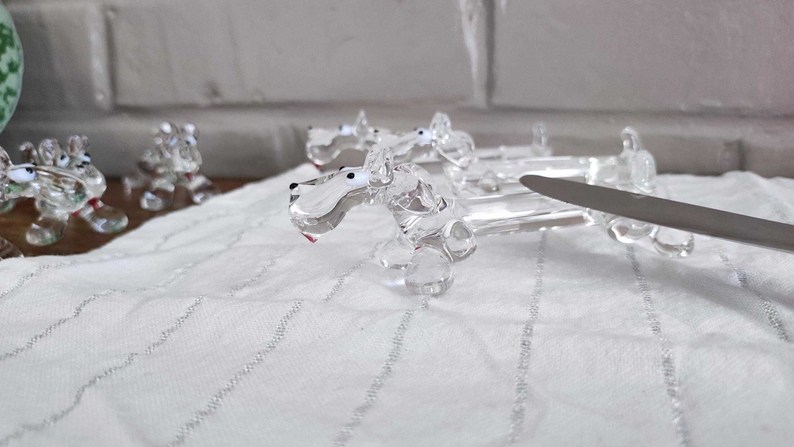 Lot de 10 porte-couteaux en cristal français, figurines de bassets, années 1950 photo for sale
