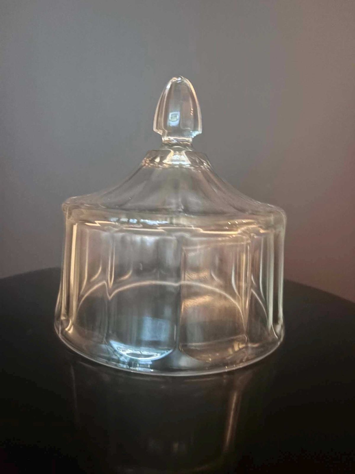 photo for sale Vintage Val Saint Lambert gegoten kristallen kaasstolp met deksel – Belgisch kristallen boterstolp – Mid-Century Modern glazen stolp – VSL België, ca. jaren 1950