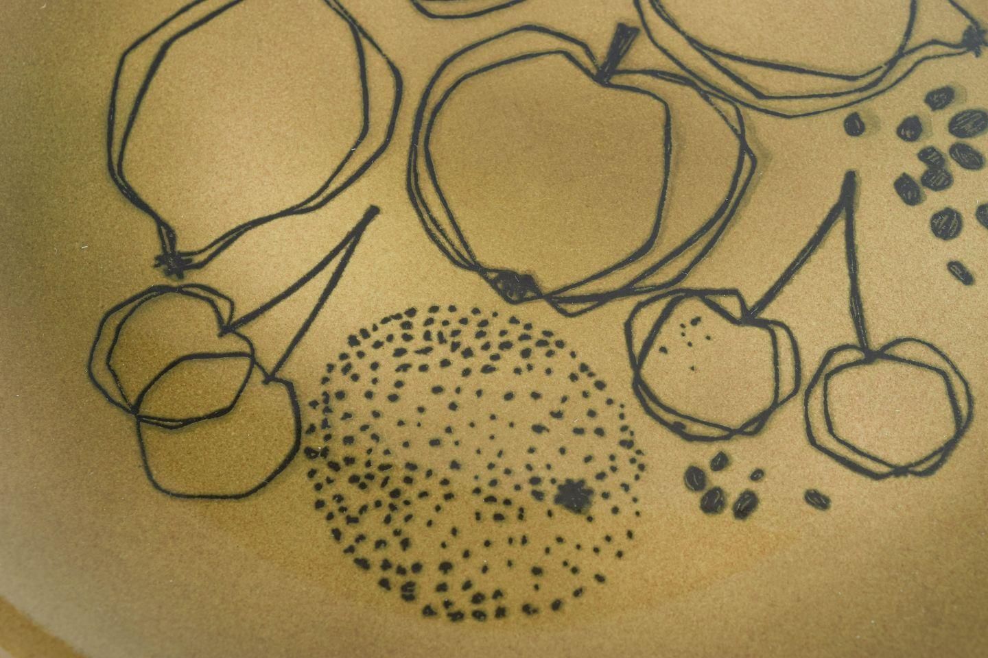 Grand plat en céramique Gunvor Olin Grönqvist pour Arabia, motif de fruits graphique. photo for sale