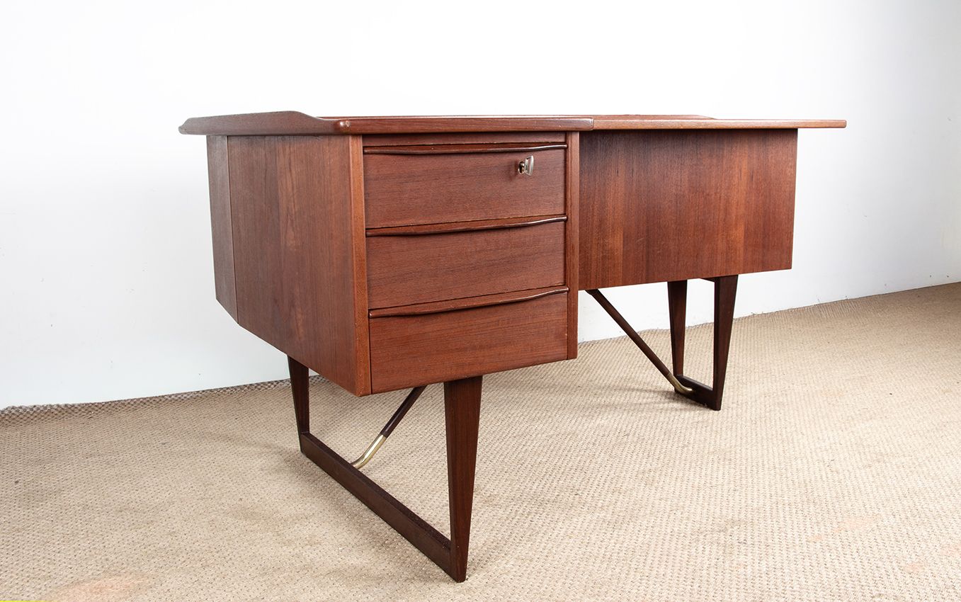 Bureau scandinave en teck et laiton « Boomerang », par Peter Lovig Nielsen, 1968. photo vintage