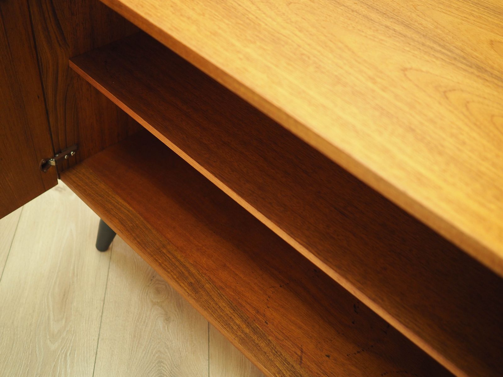photo buy Teakhouten kast, Deens design, jaren 1970, gemaakt in Denemarken