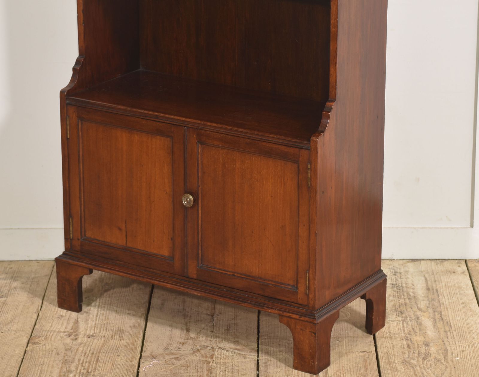 1050.0 Georgian Style Mahogany Open Bookcase photo
