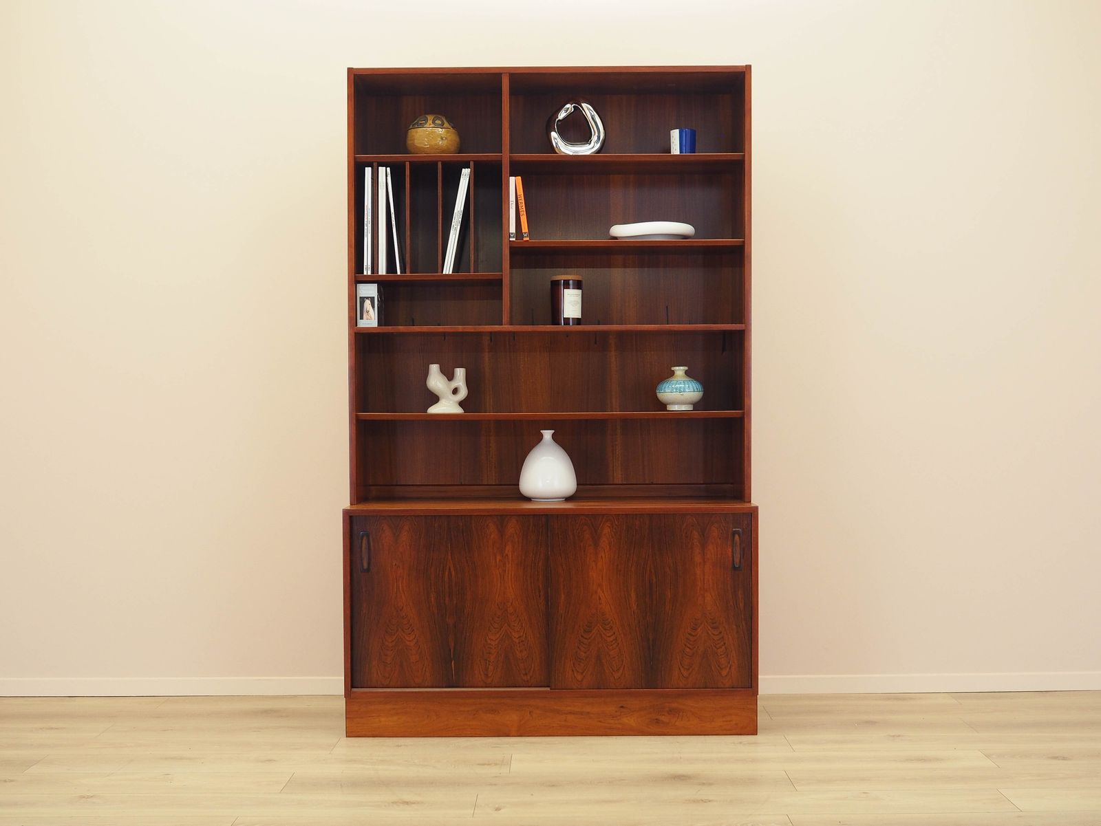 Palissander boekenkast, Deens design, jaren 1970, geproduceerd door Hundevad photo for sale