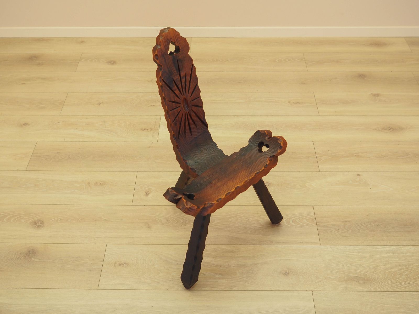 photo furniture Grenen stoel, Brutalist design, ca. jaren 1950, gemaakt in Spanje