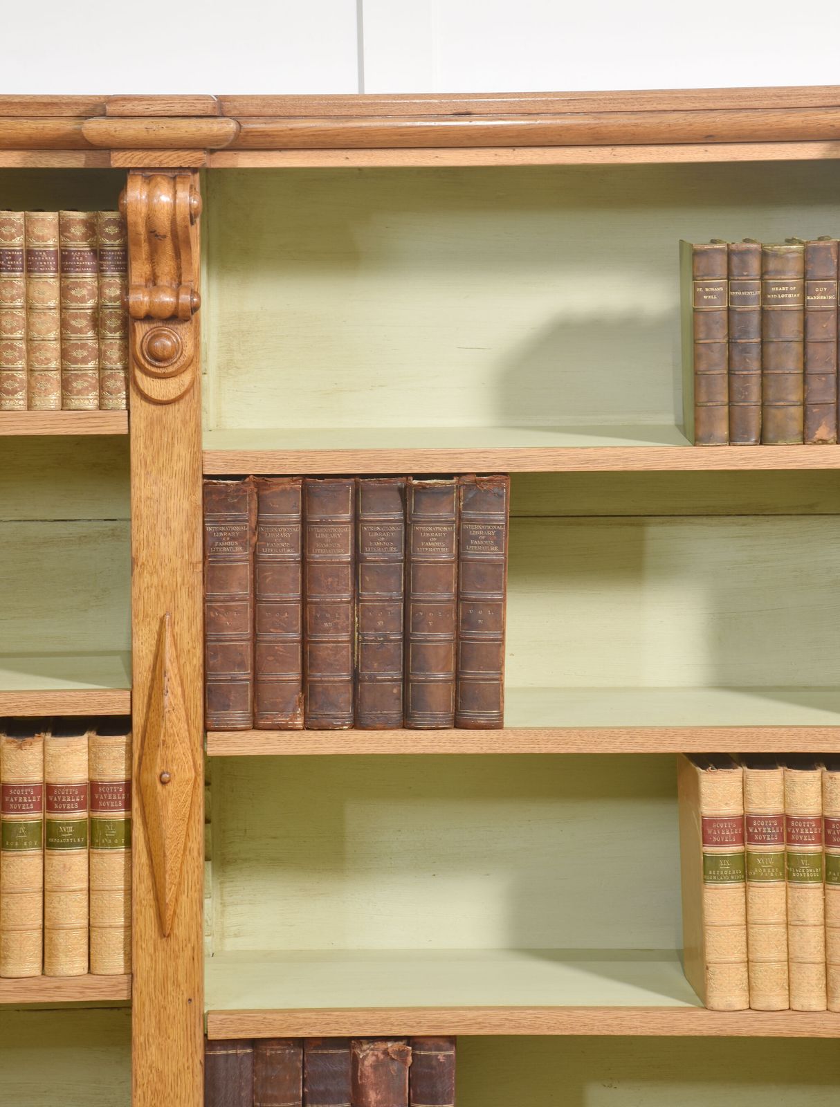 photo vintage Large 19th Century Oak Open Bookcase