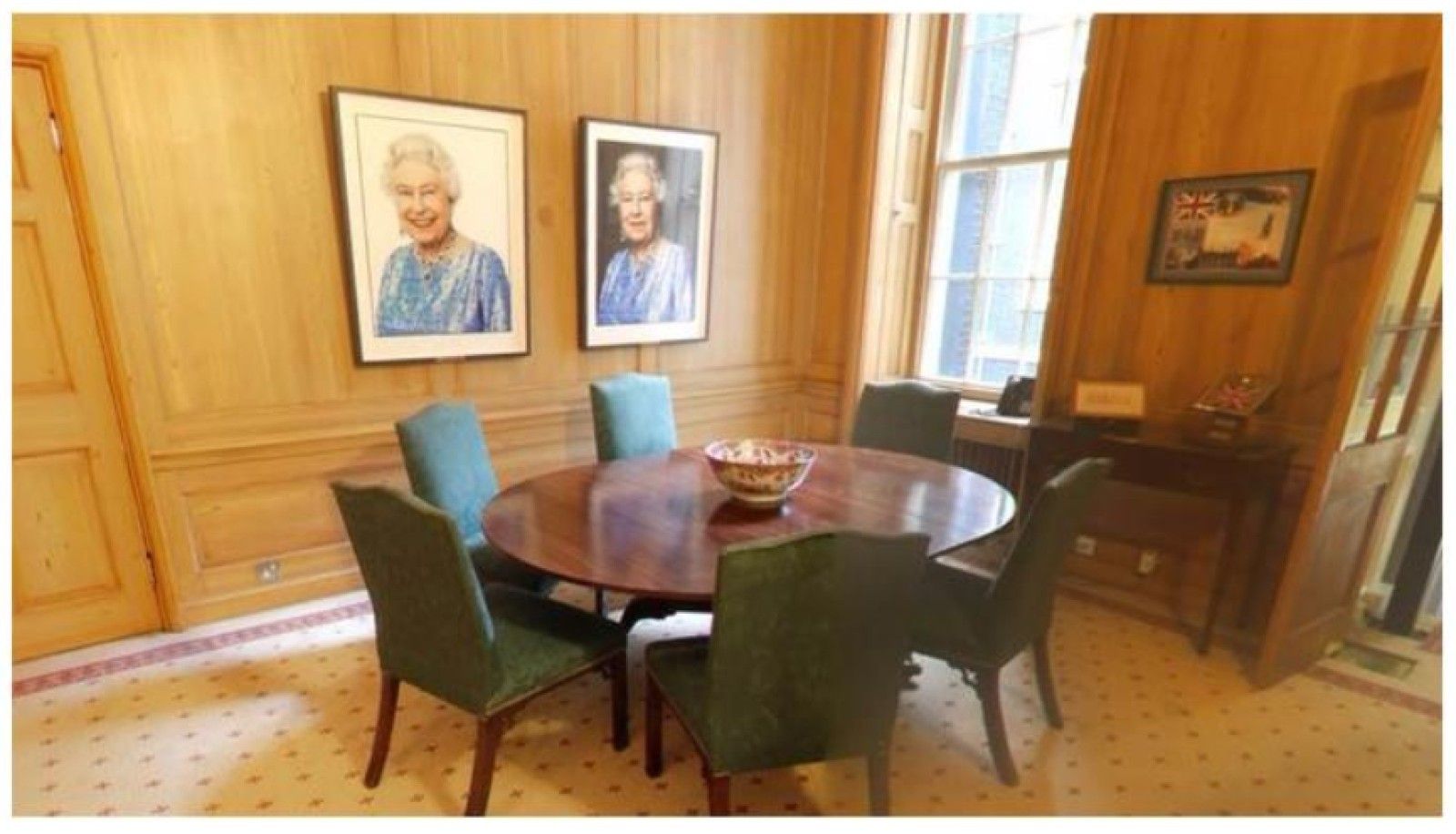 Six Original No 10 Downing Street Prime Minster Thomas Chippendale Dining Chairs photo for sale