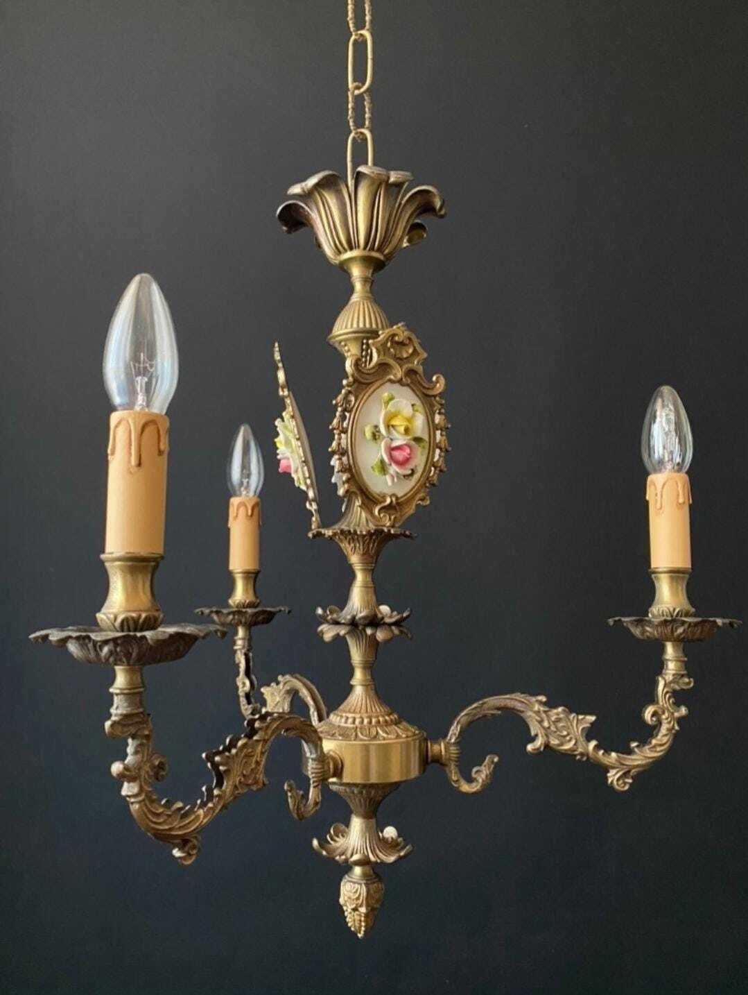 Lustre d'époque à décors en céramique