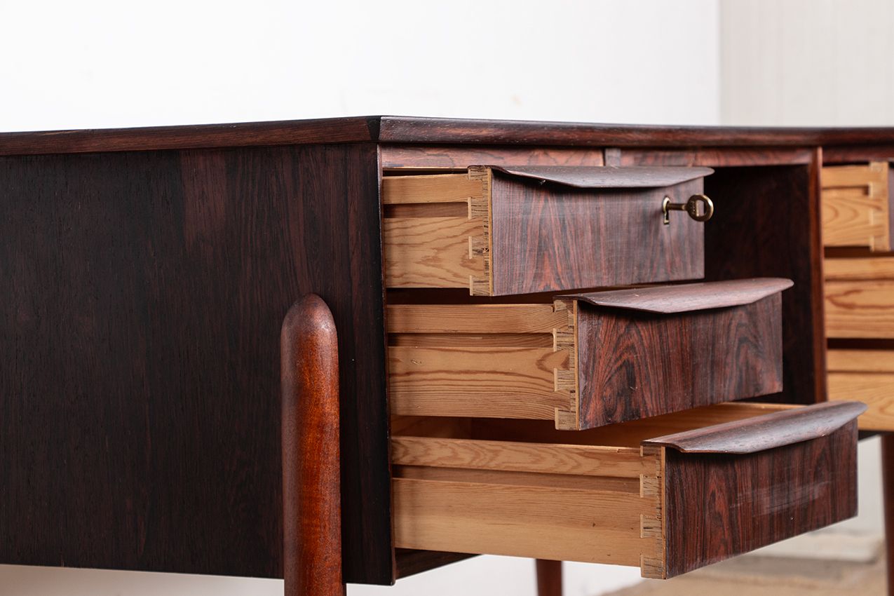 Bureau danois en palissandre, pieds en teck, par Johannes Andersen, 1960. photo buy