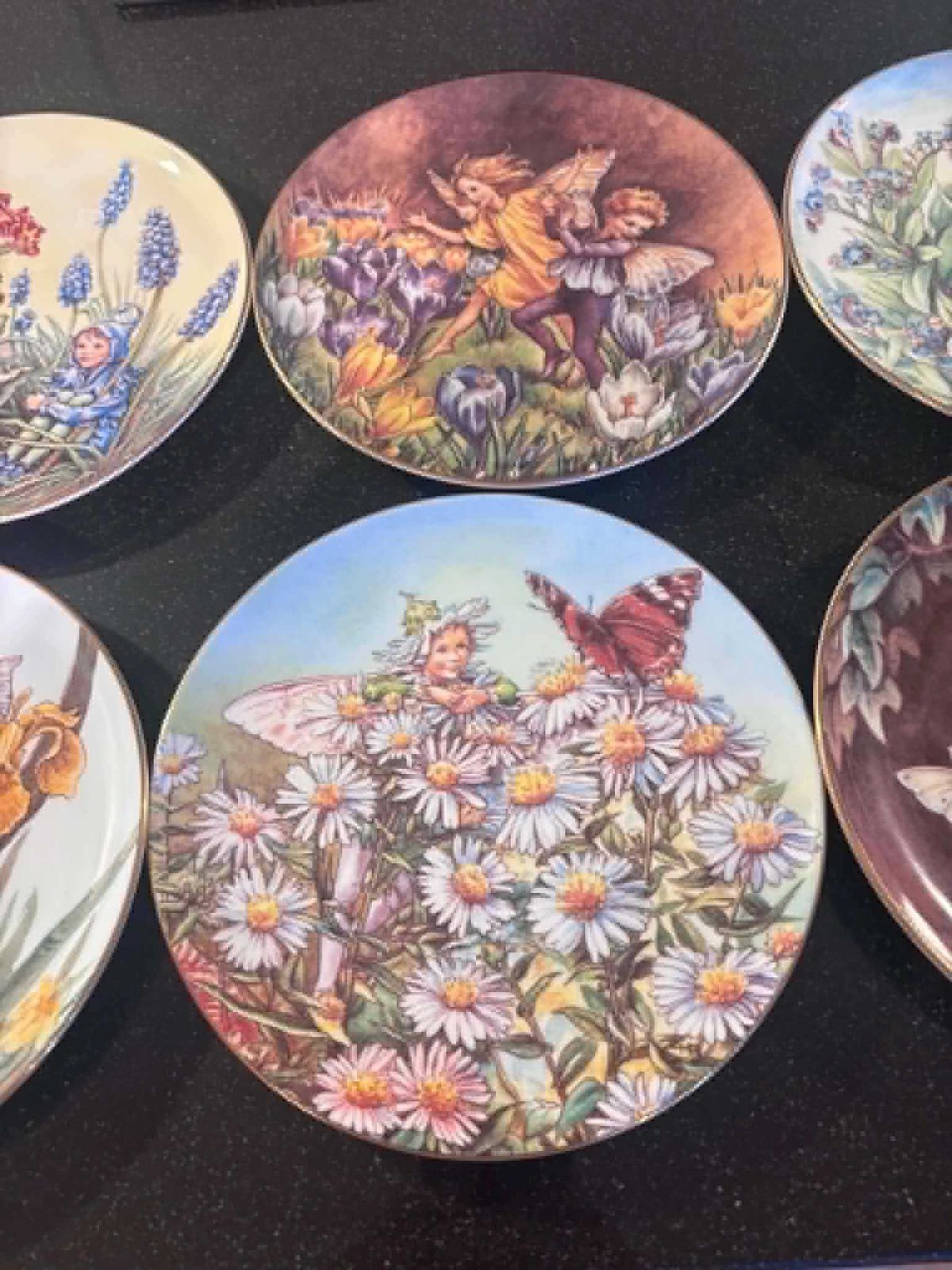 Vintage Flower Fairies Collector Plates Set van 7 – Border Fine Bone China England – Cicely Mary Barker – Festival – Genummerd – Gouden Rand photo vinterior