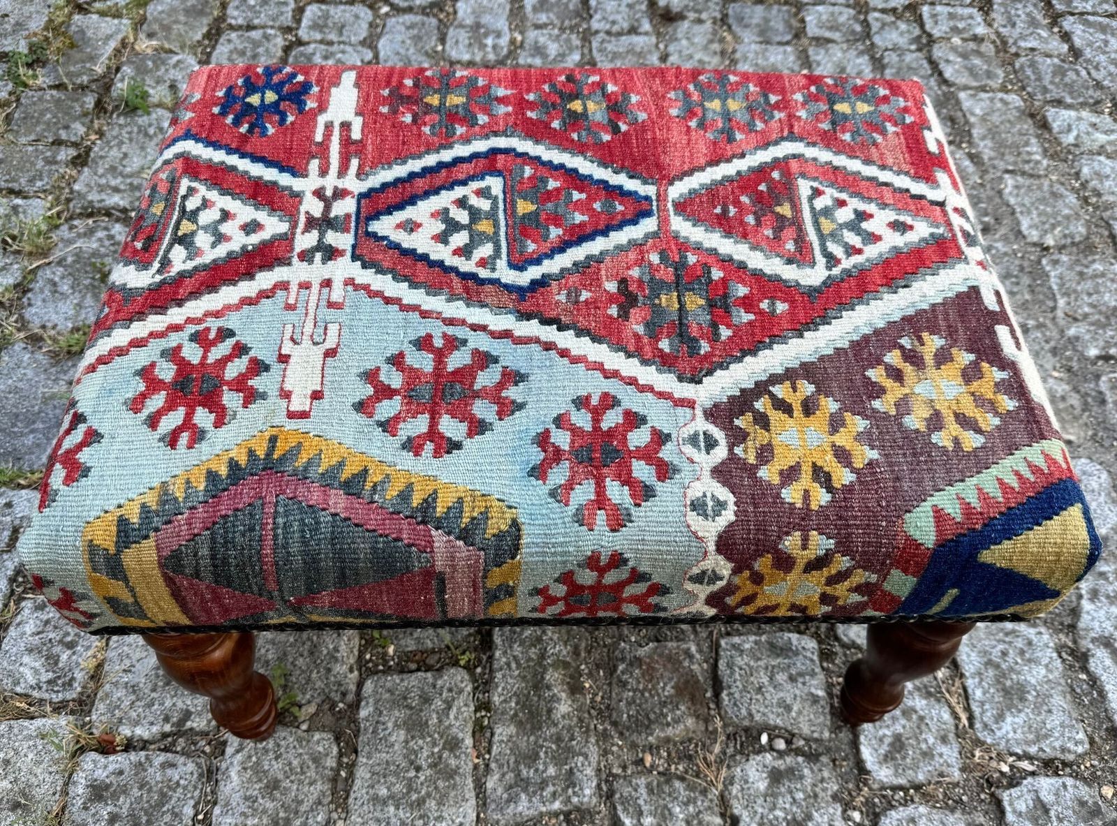 Kilim beklede kruk 0,63m x 0,48m x H0,39m photo for sale