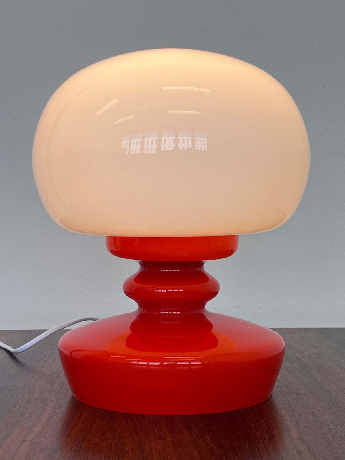 Lampe de table champignon en verre opalin Stepan Tabery, Tchécoslovaquie, années 1970 photo furniture