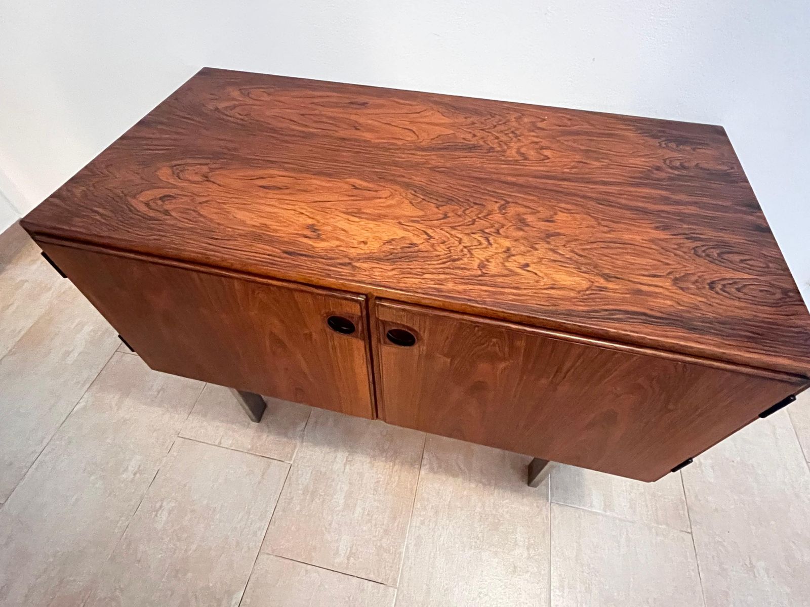 Mid-Century dressoir in palissanderhout – Denemarken, ca. jaren 1960 / Gemerkt door fabrikant photo Meubels