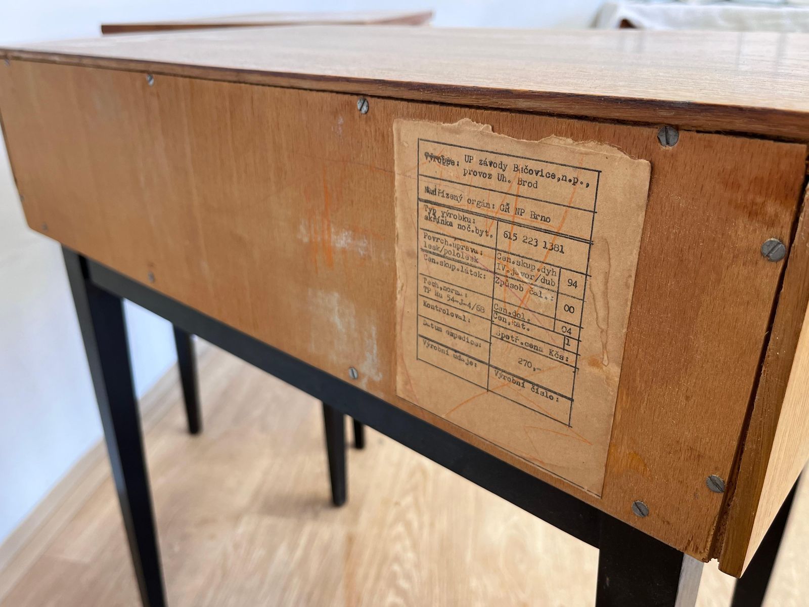 photo for sale Paar houten designtafels van Up Zavody – Tsjecho-Slowakije – jaren 1940