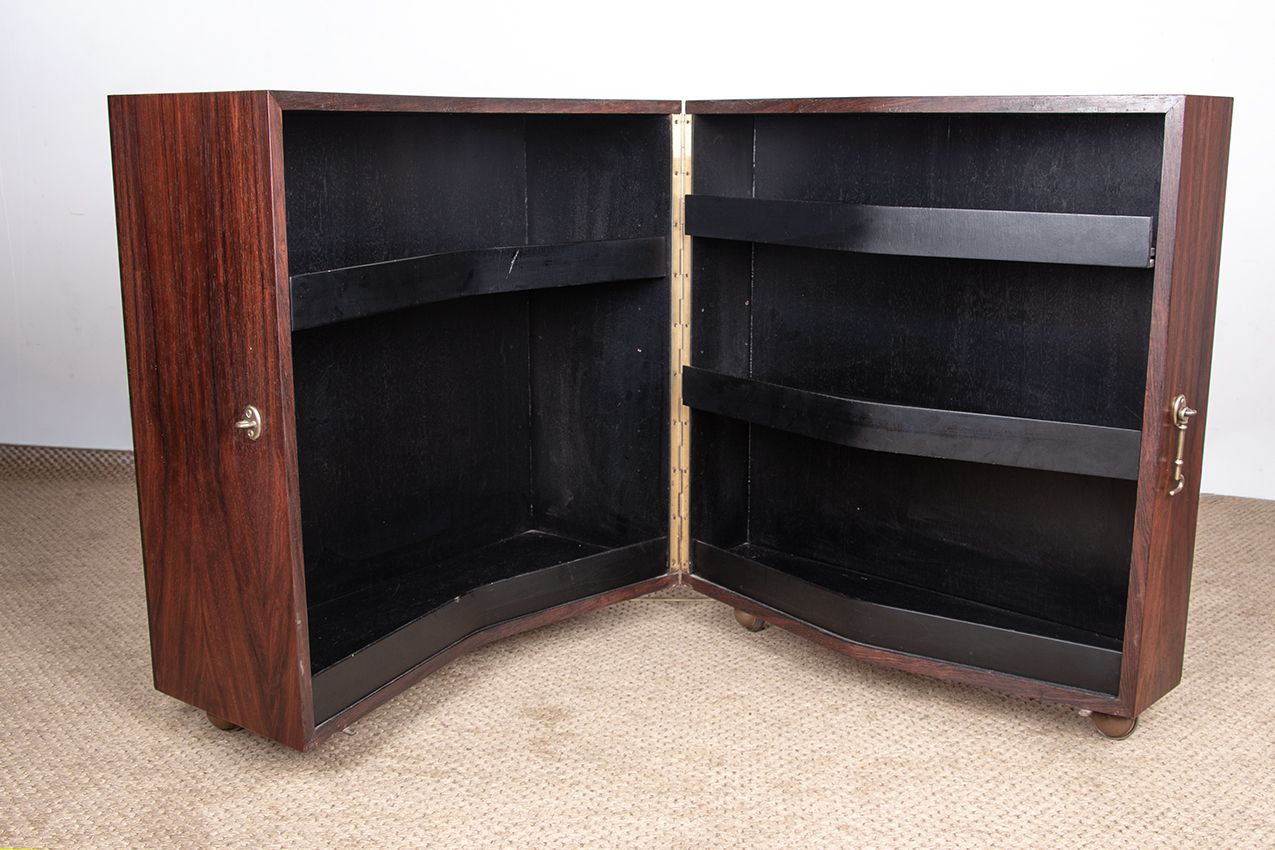 Cabinet bar en palissandre et laiton sur roulettes, par Jørgen Clausen pour Brande Møbelfabrik, 1960. photo vinterior