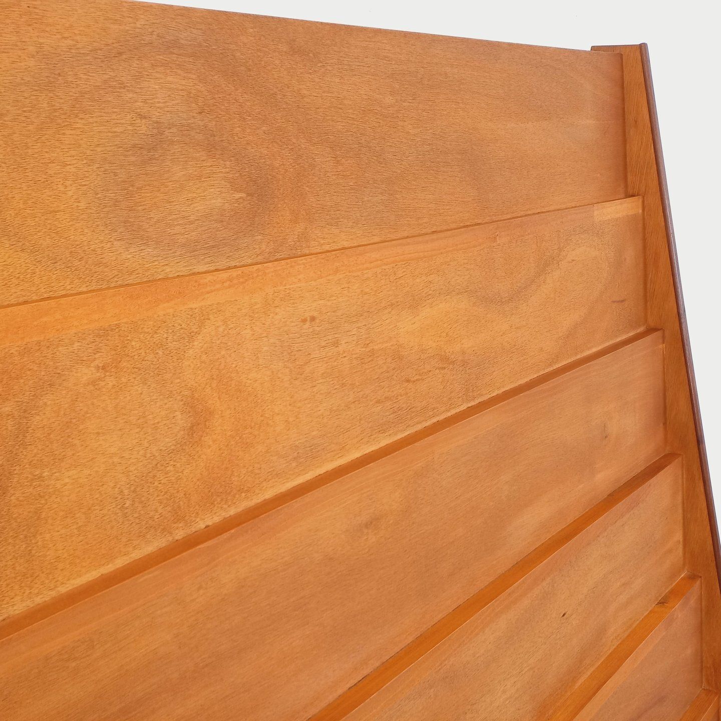 photo furniture Opbergkast met houten boekenkast en lades