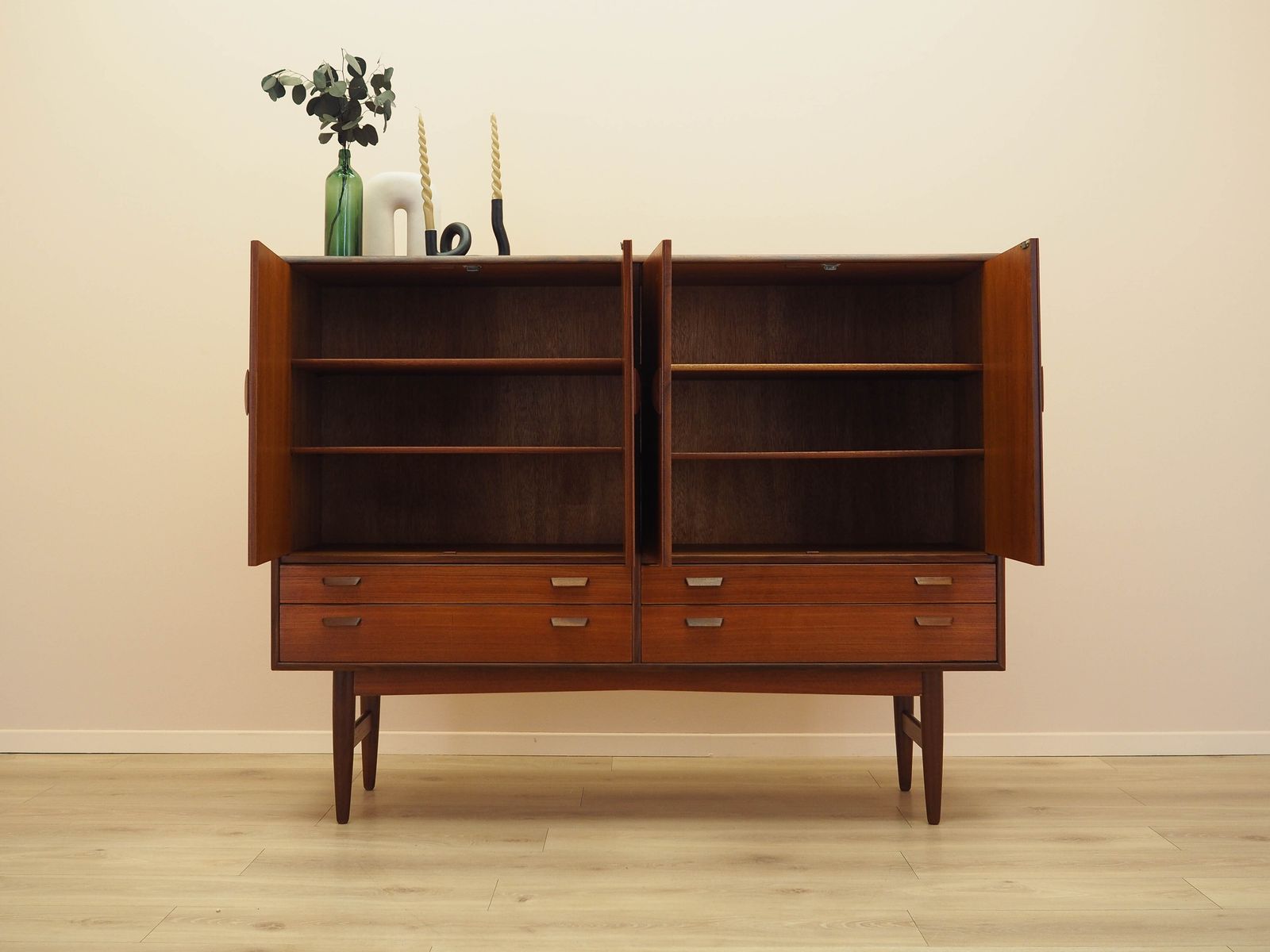 Teakhouten highboard, Deens design, jaren 1960, gemaakt in Denemarken photo Meubels