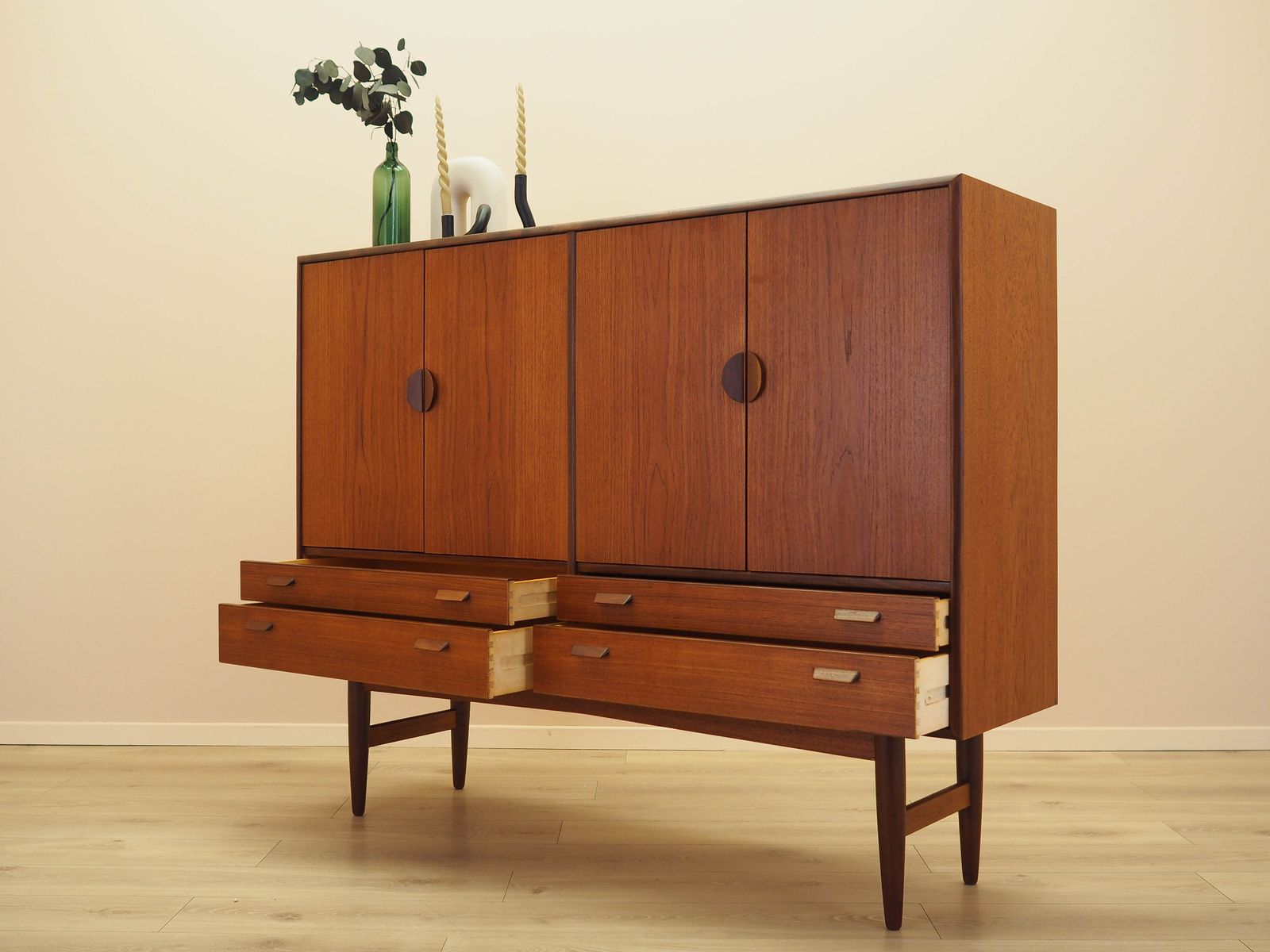 Teakhouten highboard, Deens design, jaren 1960, gemaakt in Denemarken photo vinterior