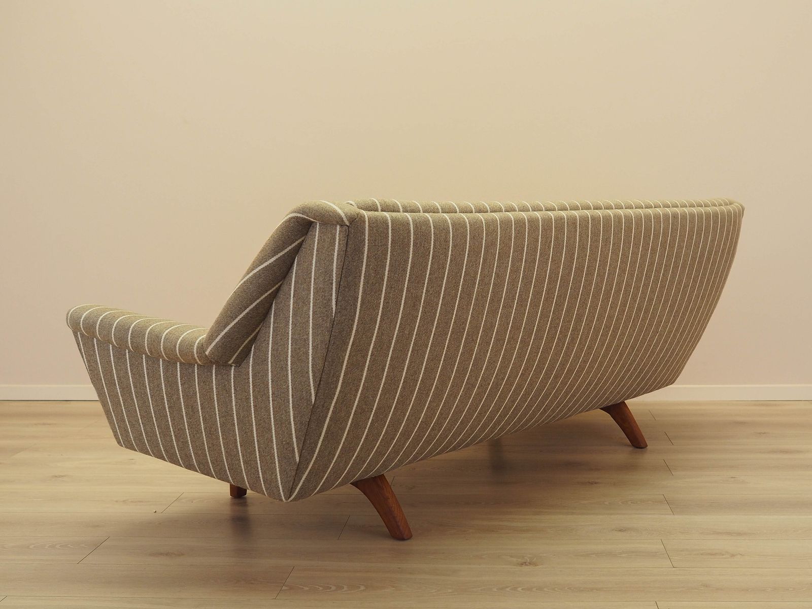 Canapé beige, design danois, années 1970, fabriqué au Danemark photo vinterior