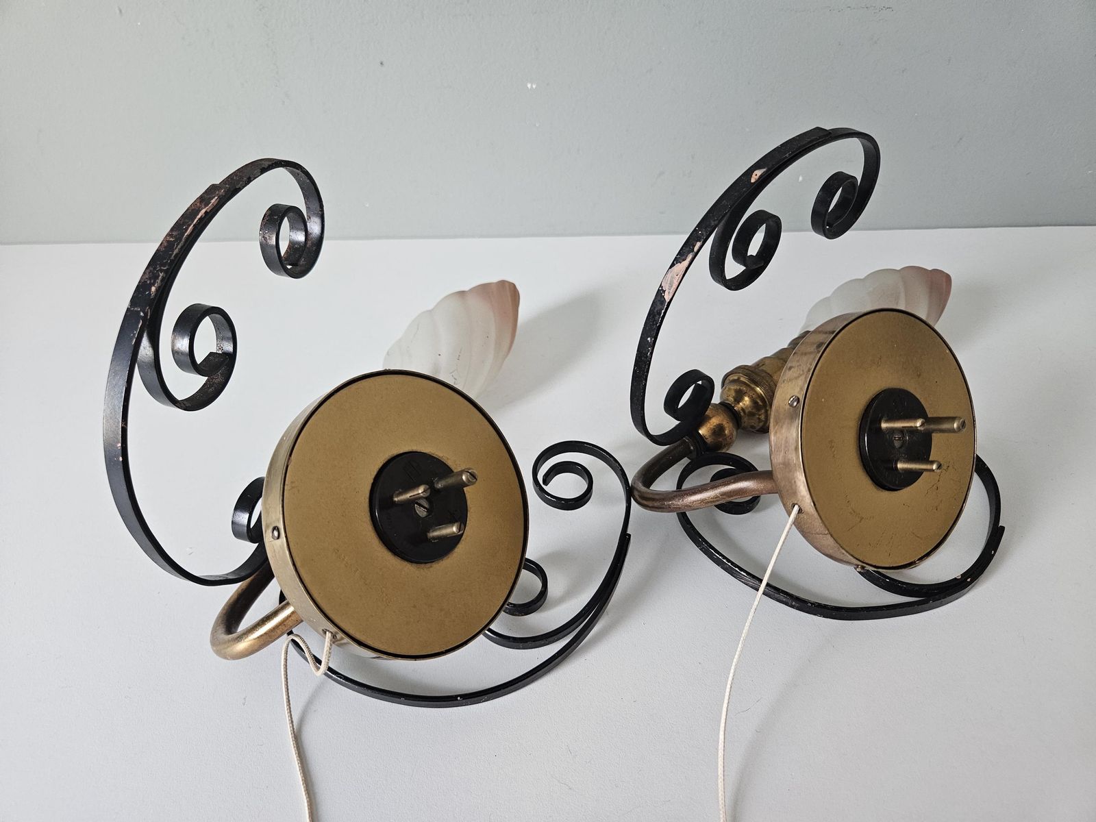 Pair Of Vintage Wall Lights | Brass &Black | Uk B22 Bayonet Fitting + Uk Plugs | Pull Cord Switch | Mid Century Sconces | Read The Condition photo buy