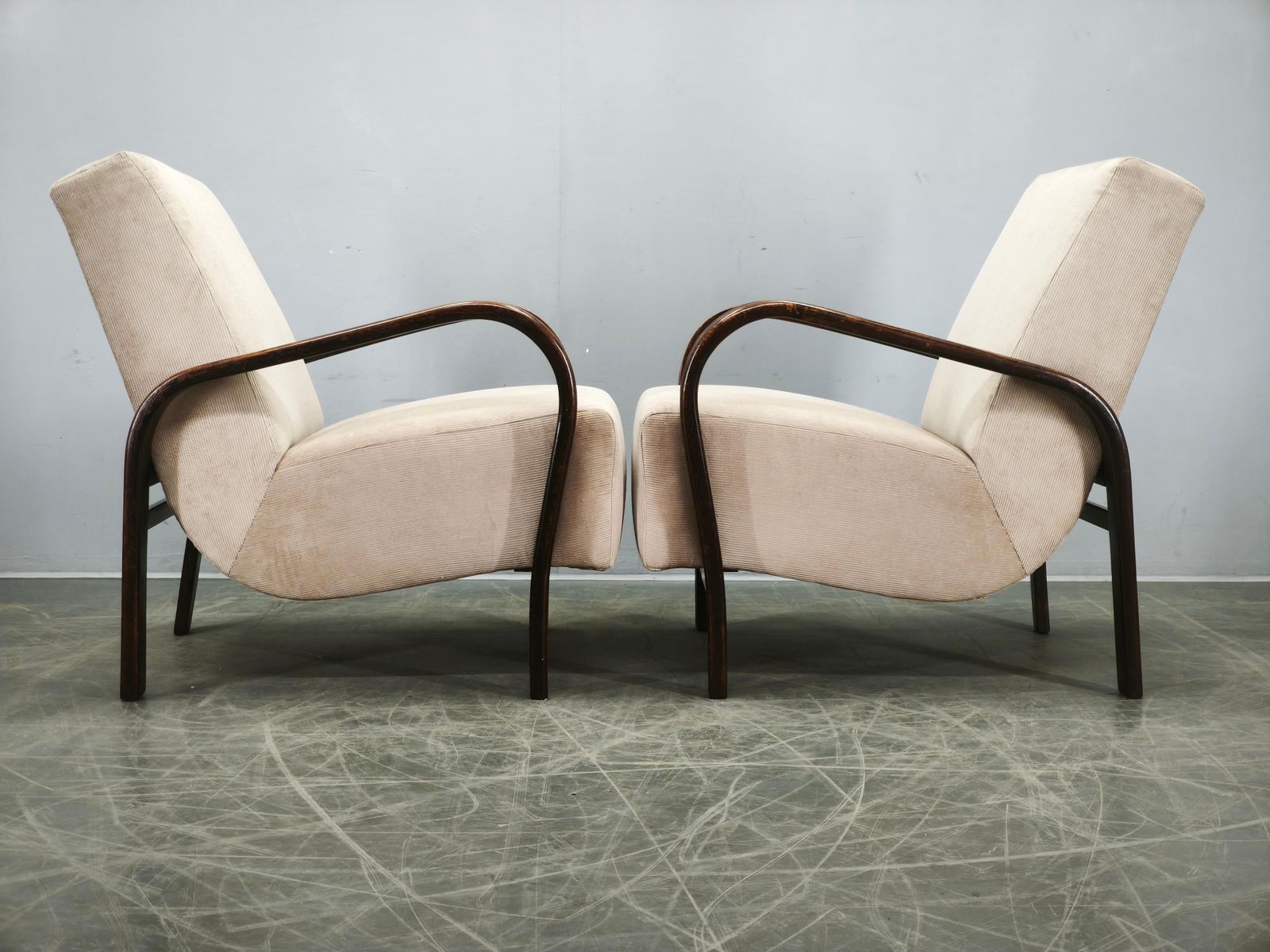 photo for sale Paire de fauteuils Kropáček & Kozelka pour Interiér Praha, années 1940