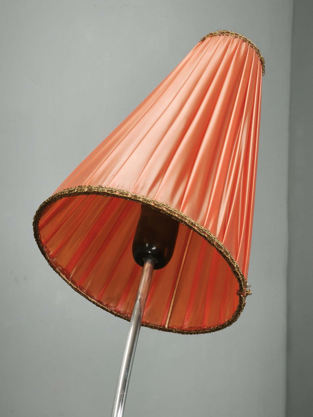 920.0 Zeldzame Duitse verstelbare driepunts vloerlamp, jaren 1960 photo