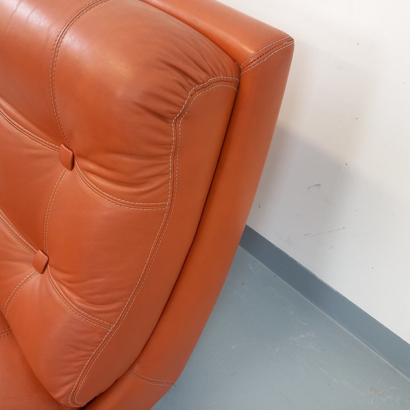 Roche Bobois stijl chaise longue in verchroomd metaal en leer photo buy