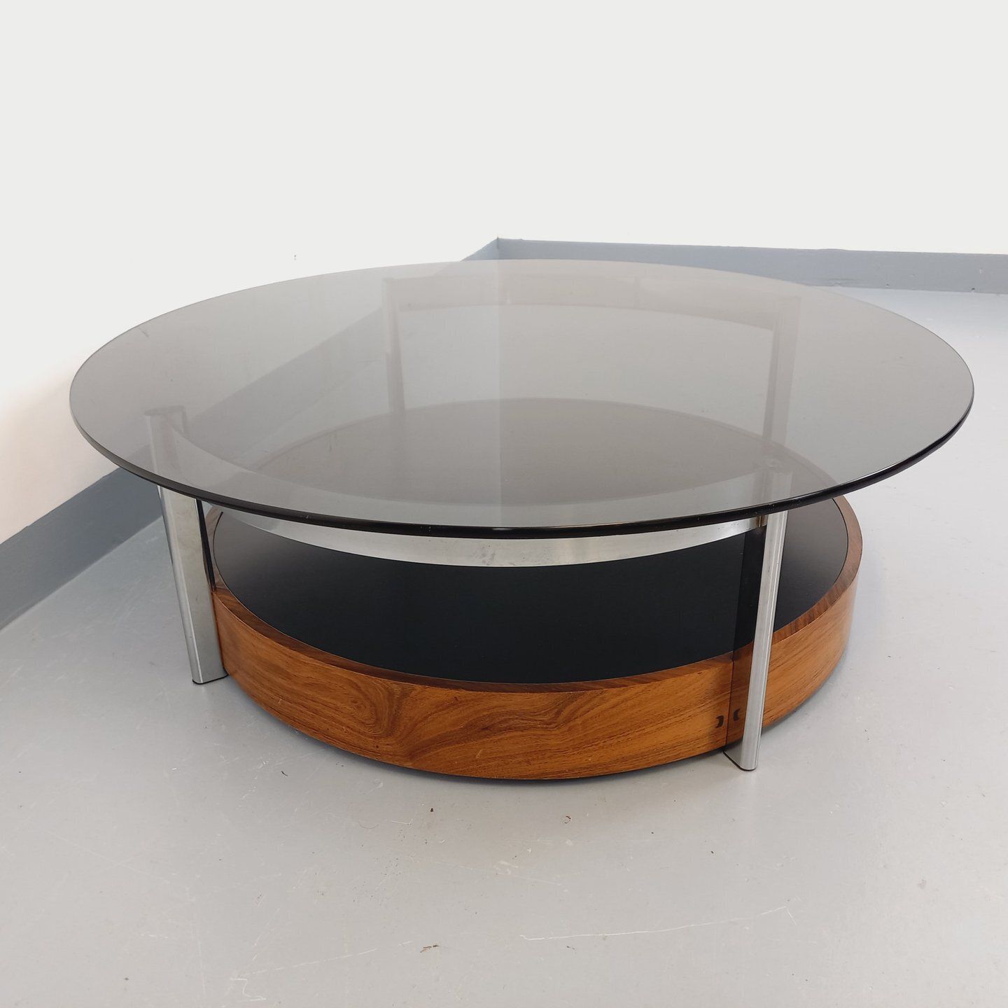 Ronde salontafel in palissander, verchroomd metaal en gerookt glas photo vinterior