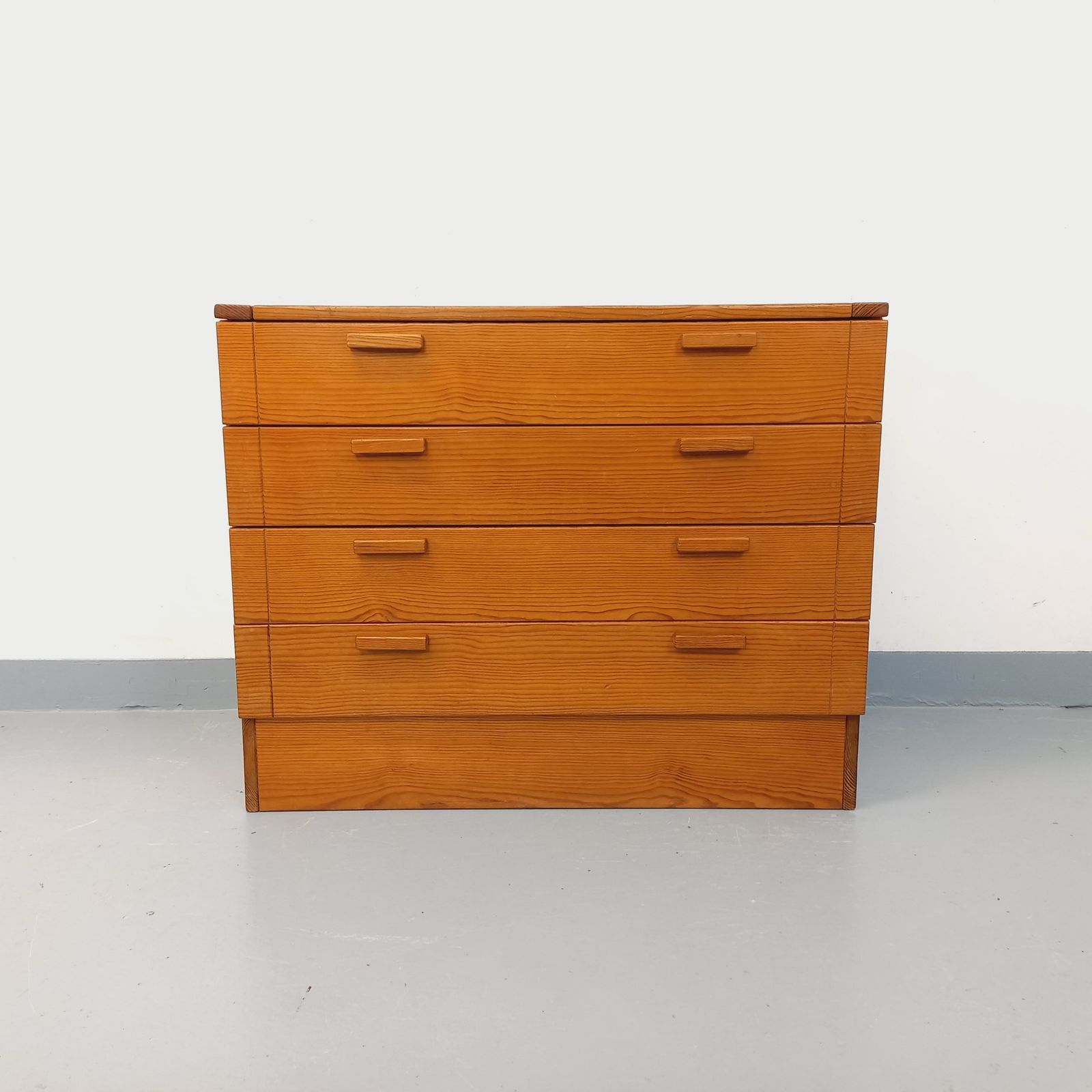 Chest Of Drawers With 4 Pine Drawers photo Furniture