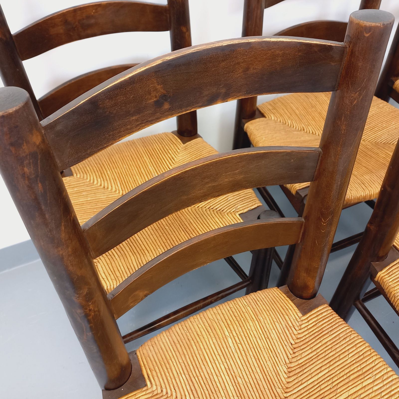 6 Brutalistische stoelen van Georges Robert in hout en stro photo buy