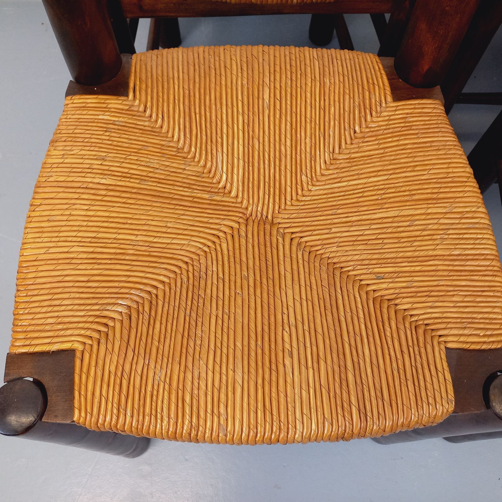 3297.0 6 Brutalistische stoelen van Georges Robert in hout en stro photo