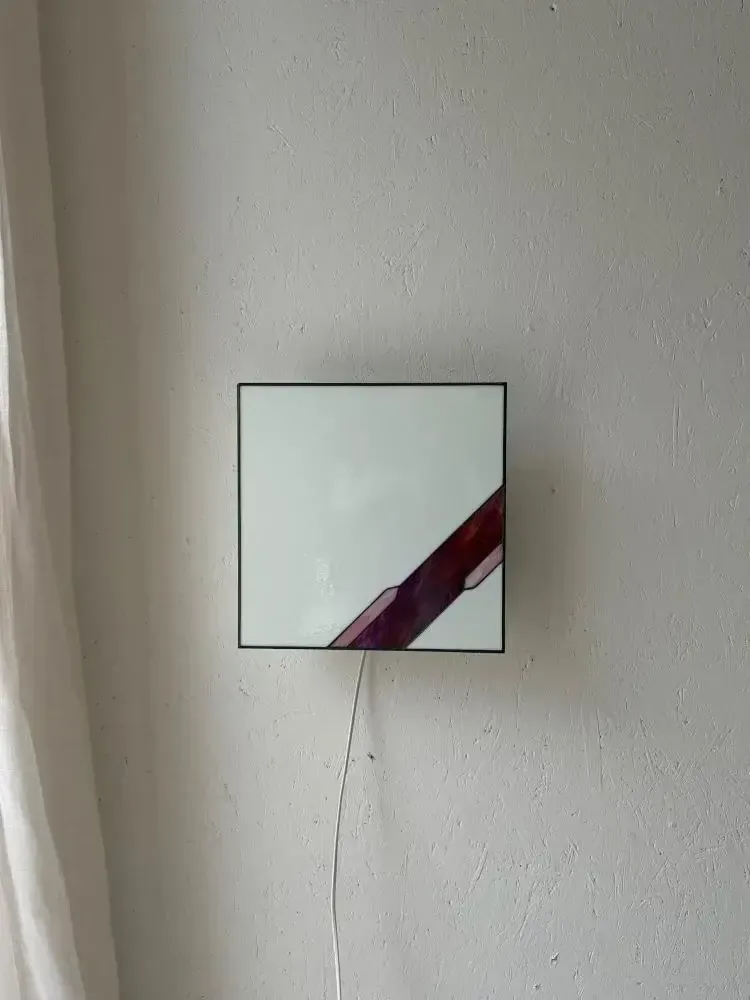 Architectonische glas-in-lood wandlamp met getextureerd glas photo furniture