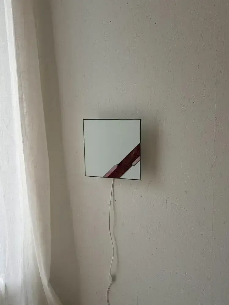 photo furniture Architectonische glas-in-lood wandlamp met getextureerd glas