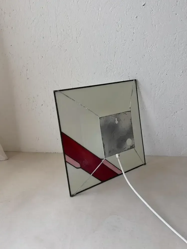 photo for sale Architectonische glas-in-lood wandlamp met getextureerd glas