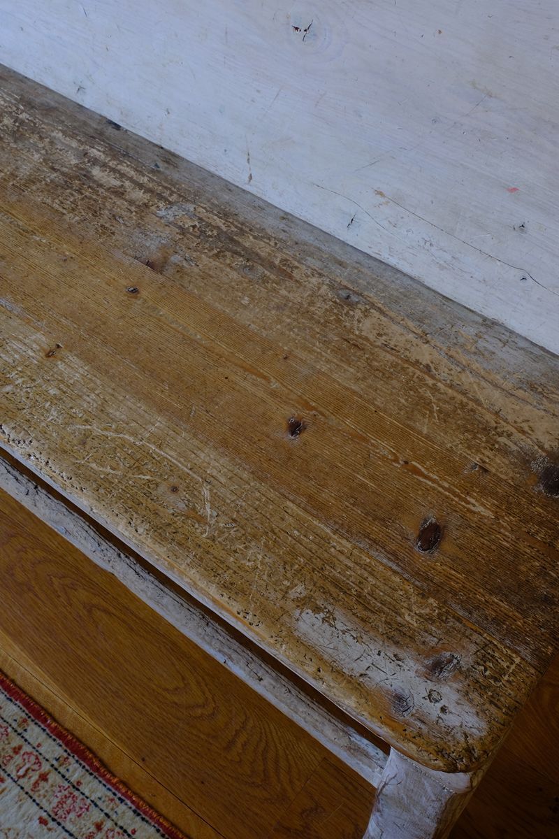 photo vinterior 19th Century English Gothic Revival Painted Pine Hall Bench