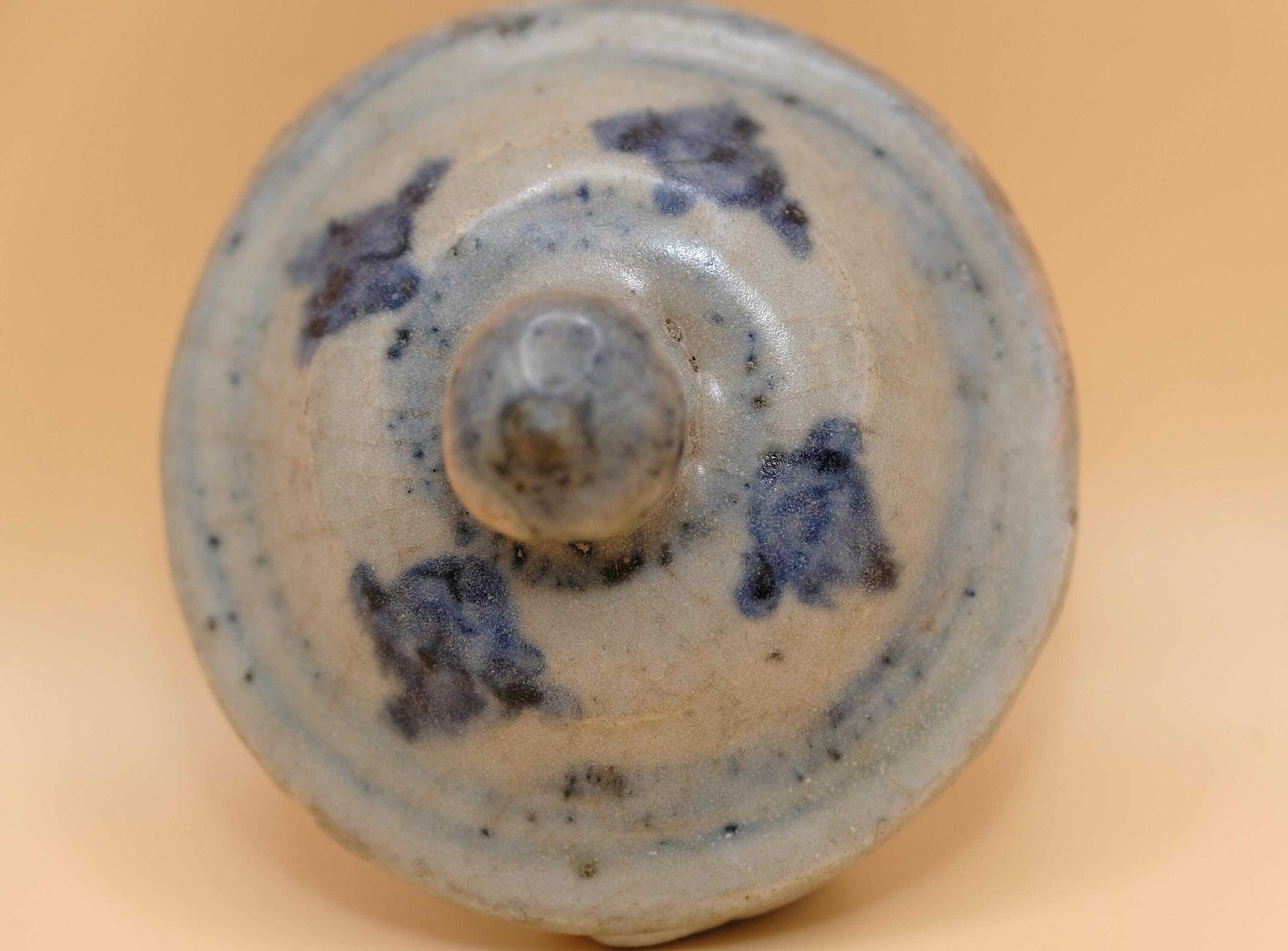 Woonaccessoires Antiek Chinees provinciaal blauw-wit aardewerken pot | Late Qing, vroege Republiek, volkskunst, ca. 1880-1920 photo