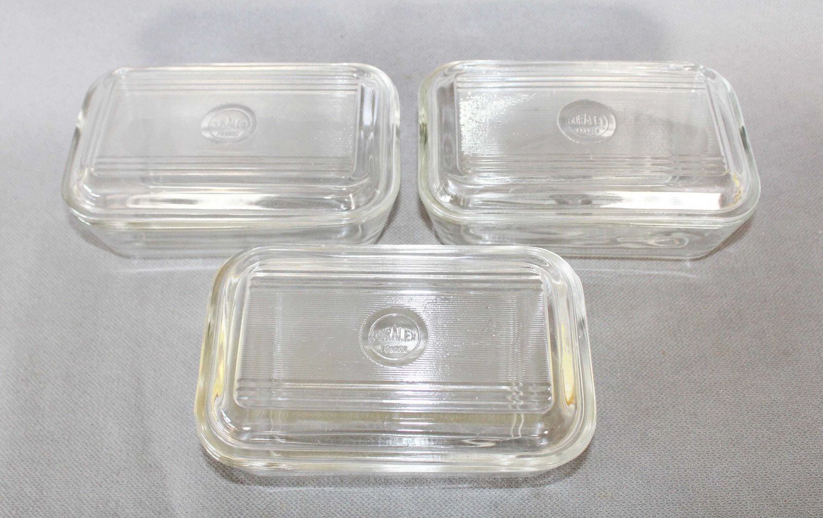 photo furniture Lot de 3 plats couverts vintage mid-century Duralex en verre trempé, beurrier, art de la table, vaisselle de cuisine, France