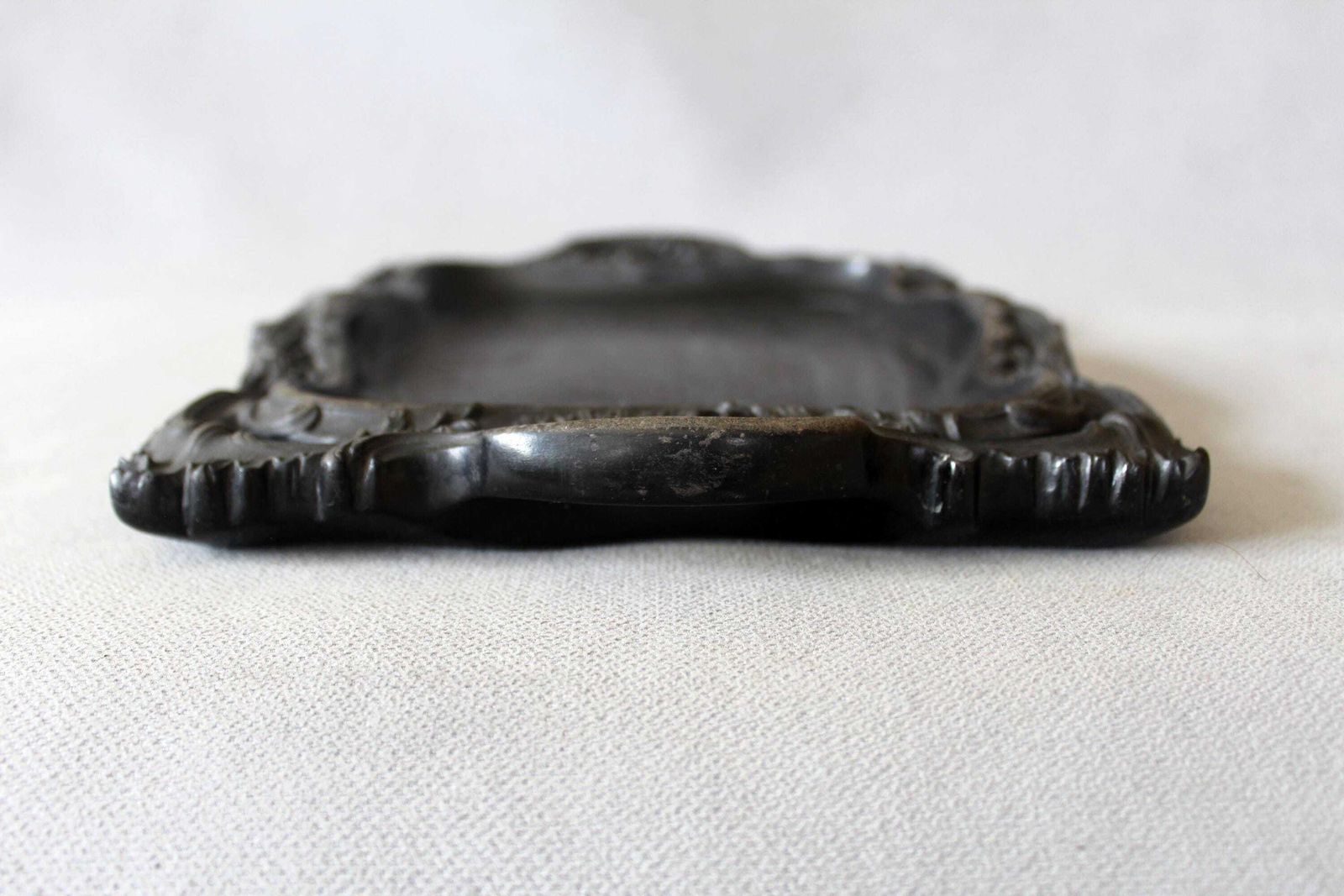 photo for sale Antiek houten dienblad, geperst hout, Frans Napoleon Regency-stijl bureaubakje, kaartenbakje, dienblad, bureauorganizer, kaartenbakje, toilettafelblad