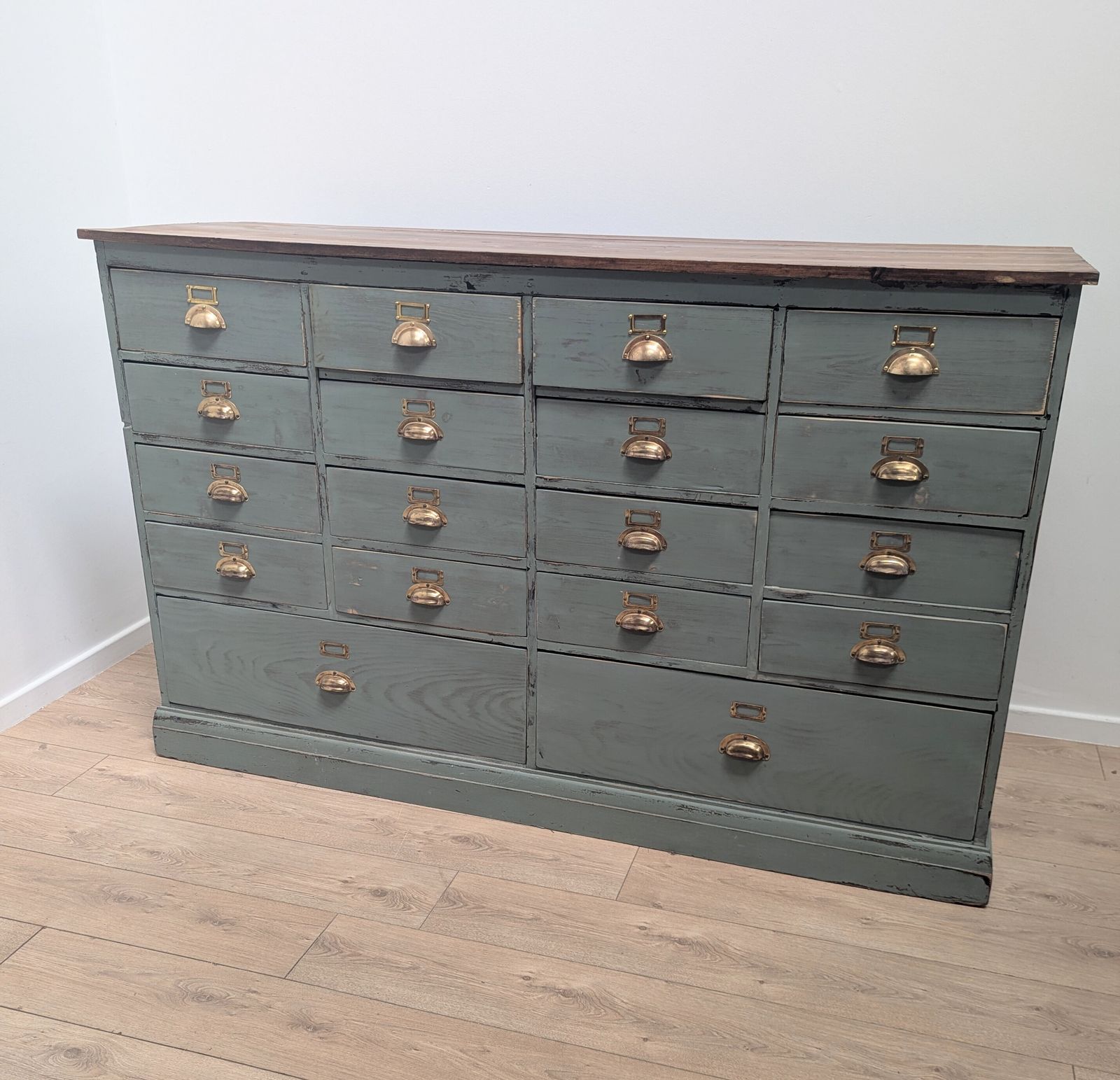 photo vinterior Antique Industrial Bank Of 18 Drawers Delivery Available 0355.
