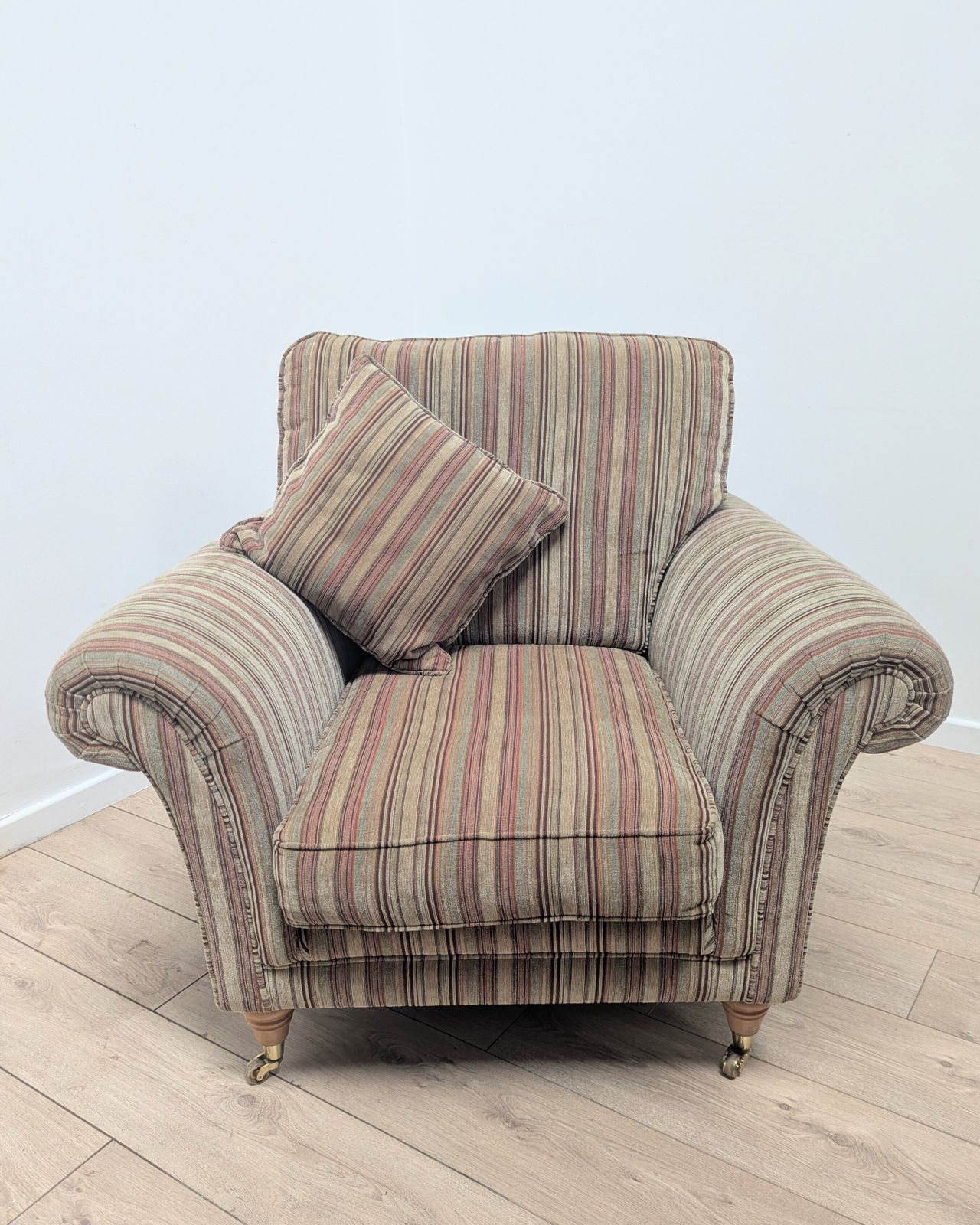 Mobilier Fauteuil club vintage Parker Knoll Comfy, livraison disponible 0335. photo