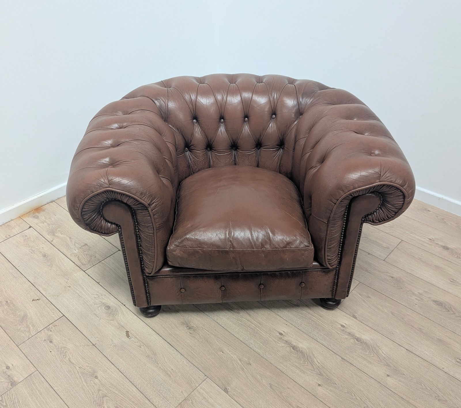 photo furniture Vintage 1930s French Cuba Leather Chesterfield Club Chair Delivery Available 0344.