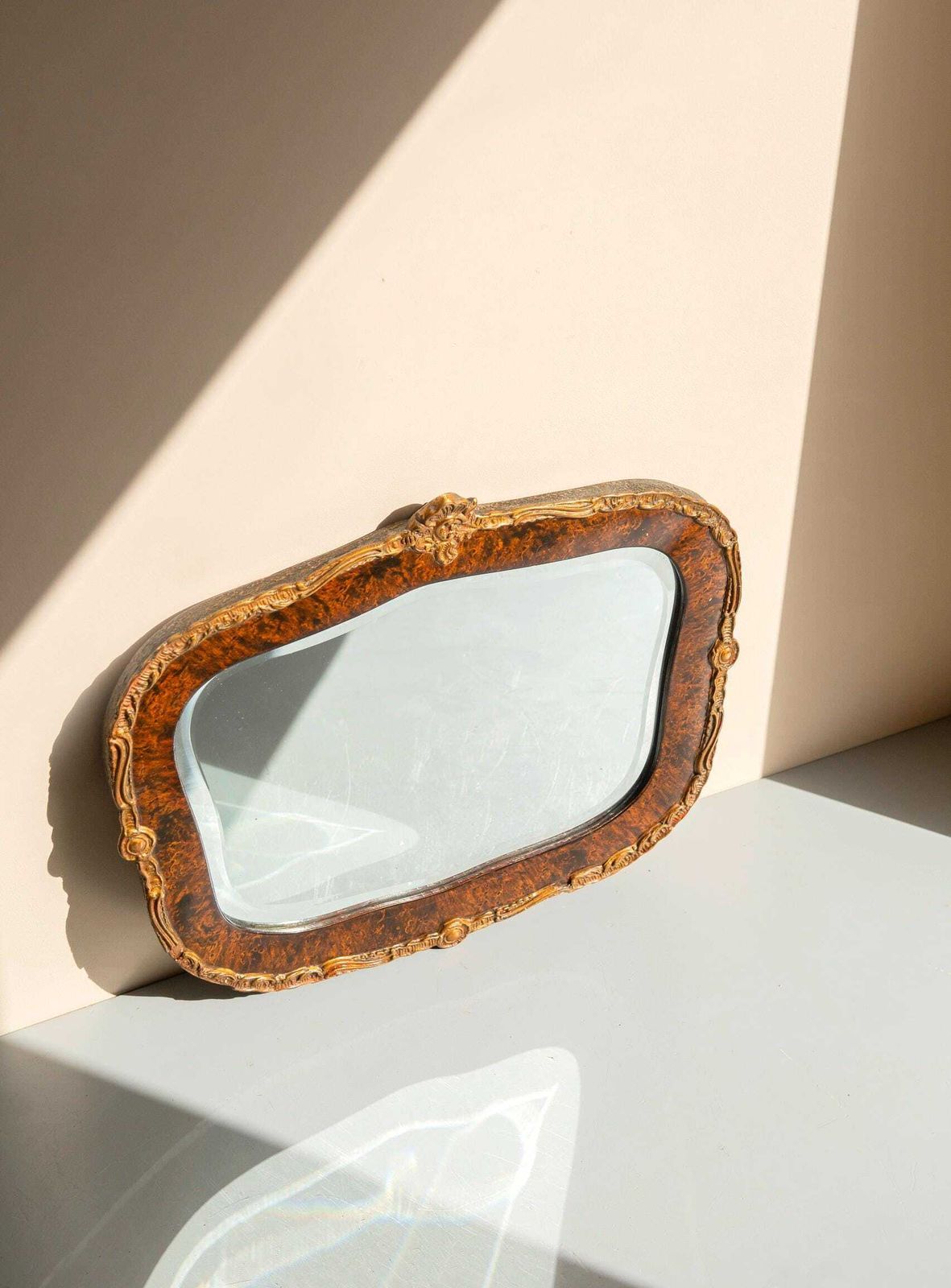 Vintage Wandspiegel met Imitatie Schildpadpatroon | Franse Louis XV Stijl | Geslepen Glas | Hollywood Regency photo for sale